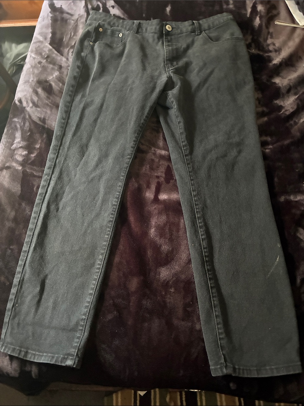 Men's Straight-Leg Jeans in Charcoal Gray